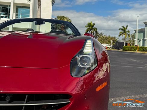 Used 2016 Ferrari California T image 3