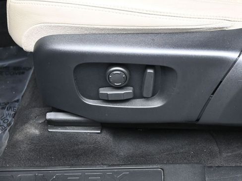 Used 2020 Land Rover Discovery Sport image 12