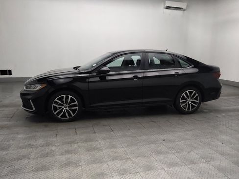 Used 2025 Volkswagen Jetta SE FWD image 2