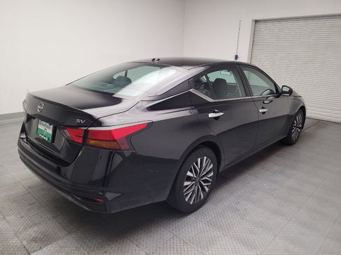Used 2024 Nissan Altima 2.5 SV FWD image 9