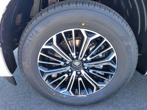 New 2025 Nissan Armada SL w/ Captain's Chari Seat Package image 12