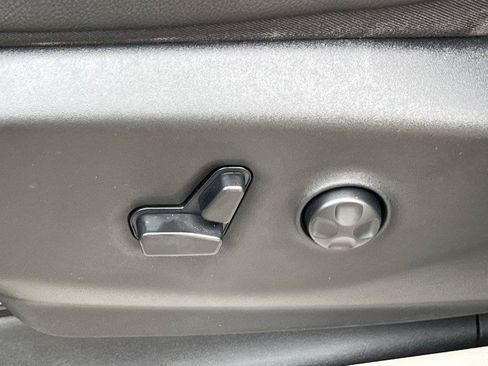 Used 2020 Chrysler Pacifica Touring-L Plus w/ Advanced Safetytec Group FWD image 11