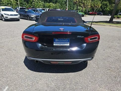 Used 2017 FIAT 124 Spider Lusso RWD image 8
