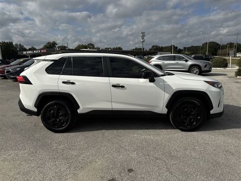 Used 2019 Toyota RAV4 LE image 9