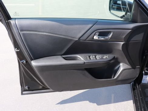 Used 2016 Honda Accord Sport image 9