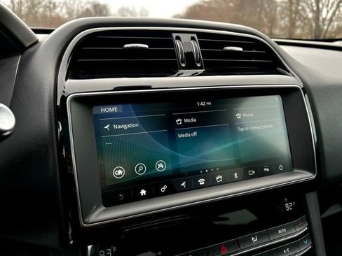 Used 2020 Jaguar F-PACE Premium image 41