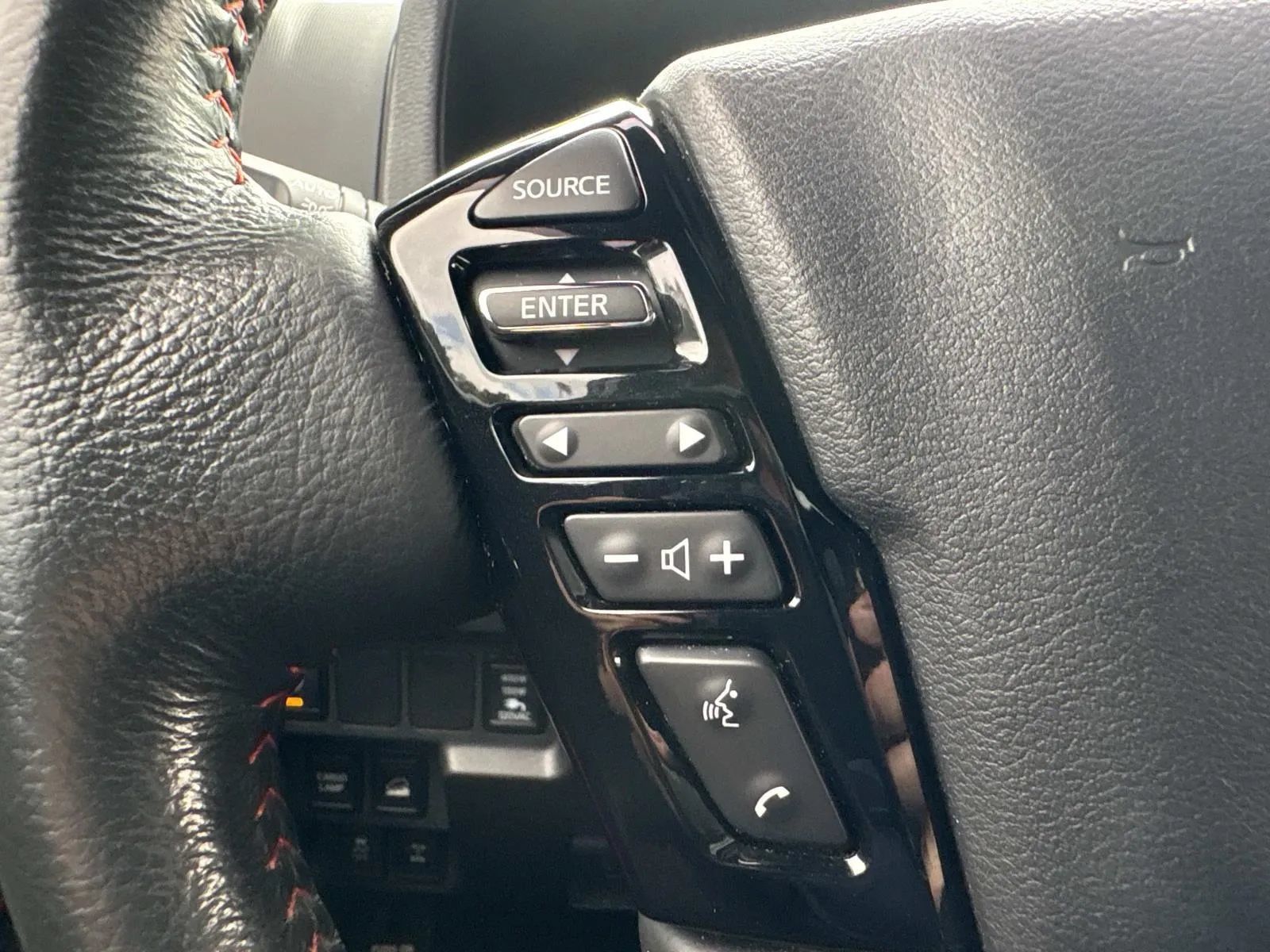 Used 2024 Nissan Frontier PRO-4X w/ Pro Convenience Package AWD/4WD image 29