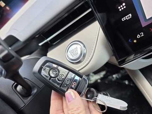 New 2026 Lincoln Nautilus Reserve AWD/4WD image 14