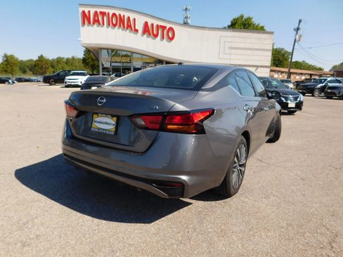 Used 2024 Nissan Altima 2.5 SV FWD image 5