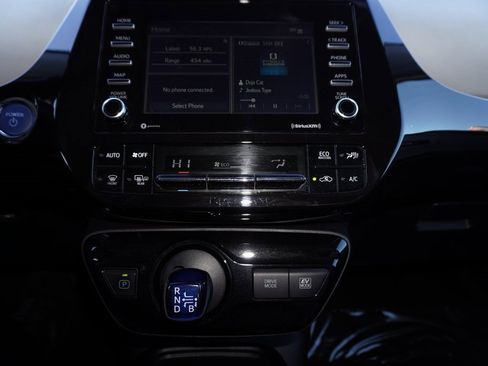 Used 2022 Toyota Prius LE image 18