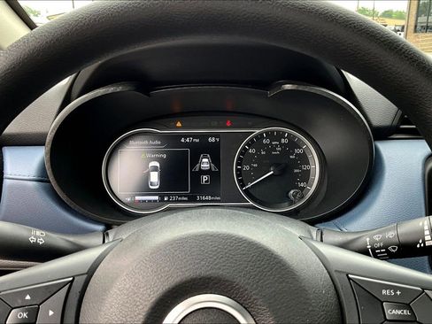 Used 2025 Nissan Versa SV FWD image 14