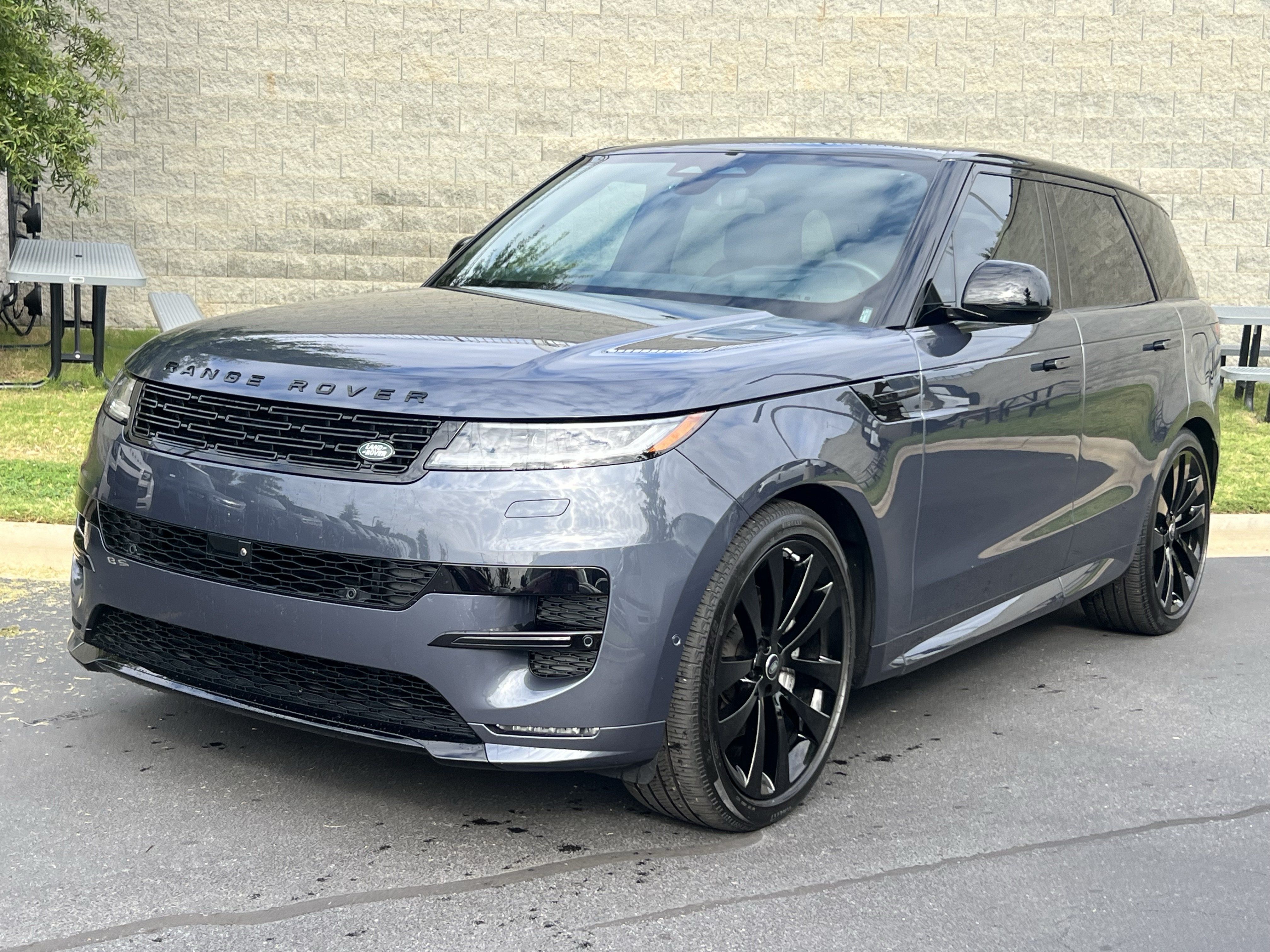 Used 2025 Land Rover Range Rover Sport Dynamic SE AWD/4WD image 2
