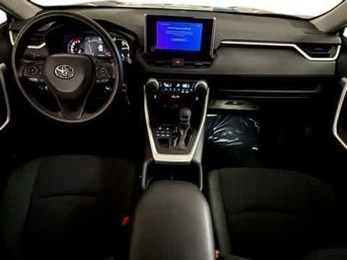 Used 2024 Toyota RAV4 LE AWD/4WD image 4
