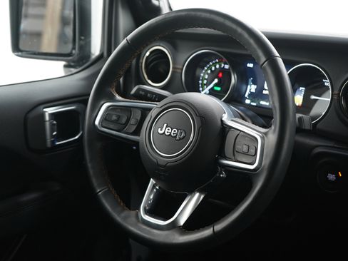 Used 2022 Jeep Wrangler Unlimited Sahara image 13