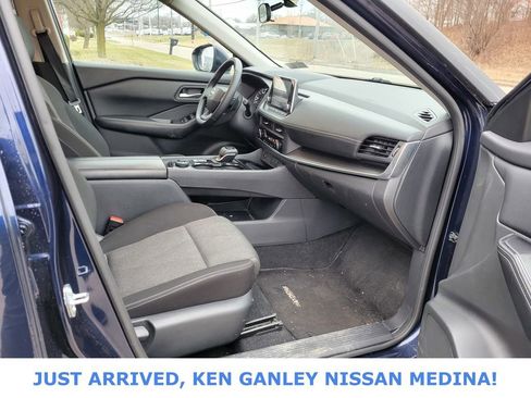Used 2025 Nissan Rogue SV image 22