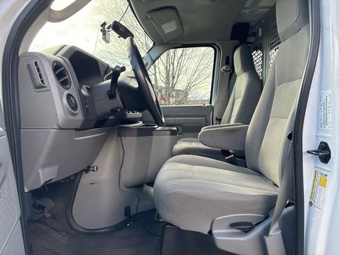 Used 2014 Ford E-250 and Econoline 250 w/ Power Group image 11