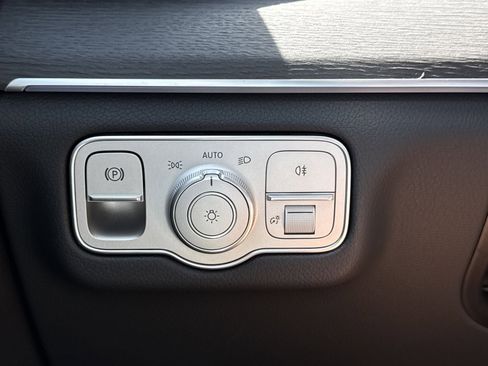 New 2026 Mercedes-Benz GLS 450 4MATIC image 21