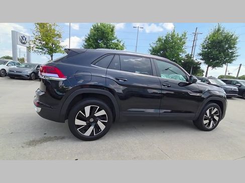 Used 2025 Volkswagen Atlas Cross Sport SE FWD image 38
