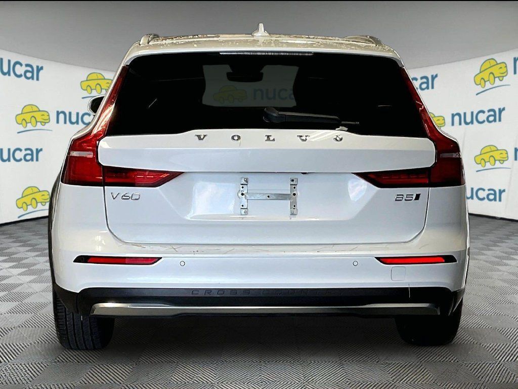Used 2025 Volvo V60 B5 Cross Country Plus AWD/4WD image 5