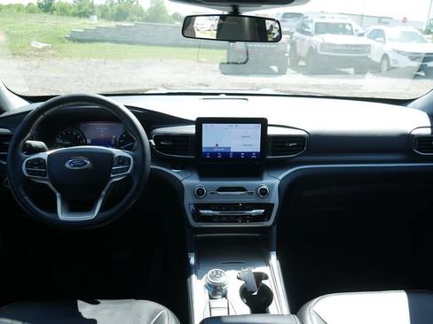 Used 2022 Ford Explorer XLT w/ Equipment Group 202A AWD/4WD image 7