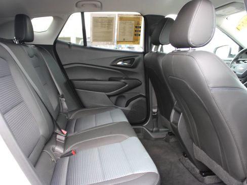 Used 2025 Chevrolet Trax LT image 29