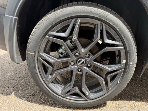 New 2026 Nissan Kicks SR w/ SR Premium Package FWD image 30