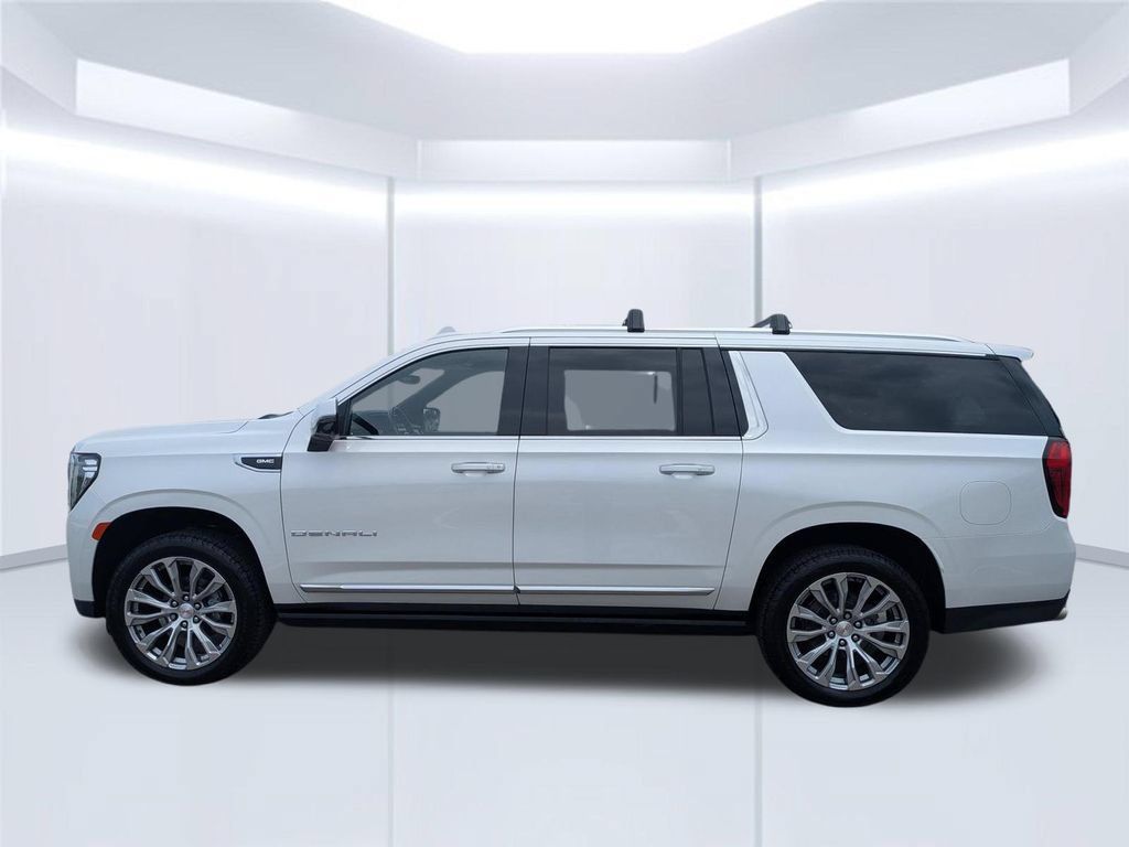 Used 2021 GMC Yukon XL Denali w/ Denali Ultimate Package AWD/4WD image 9
