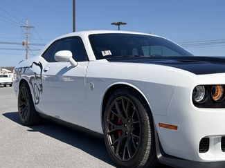 Used 2018 Dodge Challenger SRT Hellcat video 3