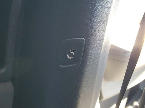 New 2026 Kia Carnival EX image 24