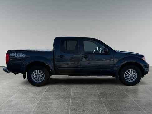 Used 2019 Nissan Frontier SV image 6