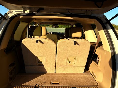 Used 2010 Ford Explorer XLT image 23