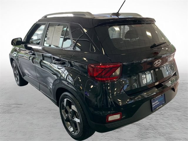 Certified 2026 Hyundai Venue SEL FWD image 5