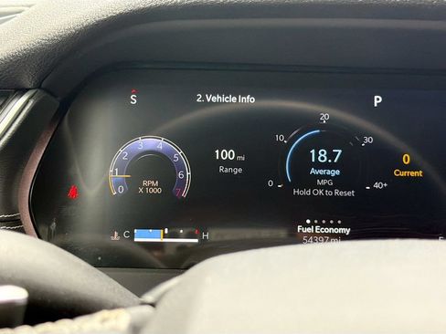 Used 2024 Jeep Grand Cherokee Laredo RWD image 39