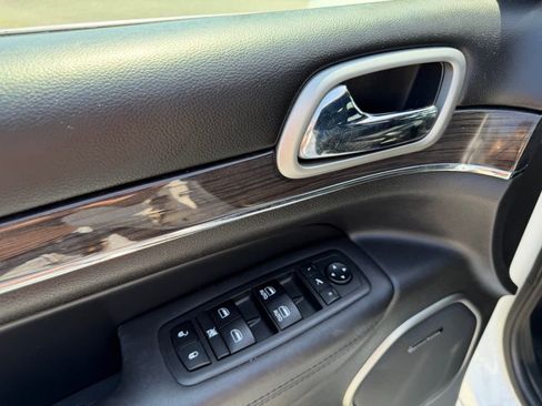 Used 2018 Jeep Grand Cherokee Overland image 14