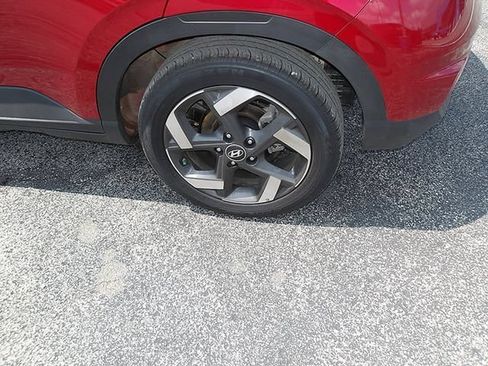 Certified 2025 Hyundai Venue Limited FWD image 21