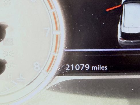 Used 2023 Nissan Rogue SV image 16