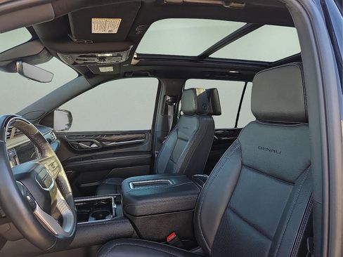 Used 2023 GMC Yukon Denali w/ Denali Reserve Package image 14
