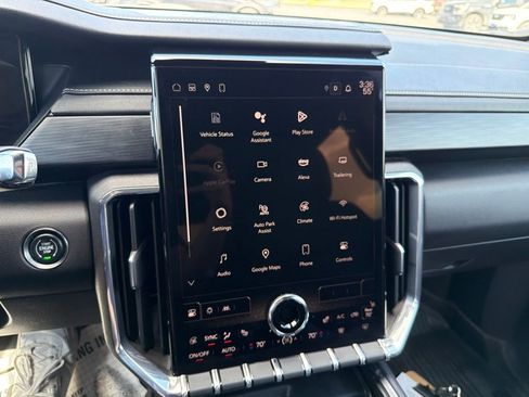 Used 2024 GMC Acadia Elevation w/ Super Cruise Package AWD/4WD image 18