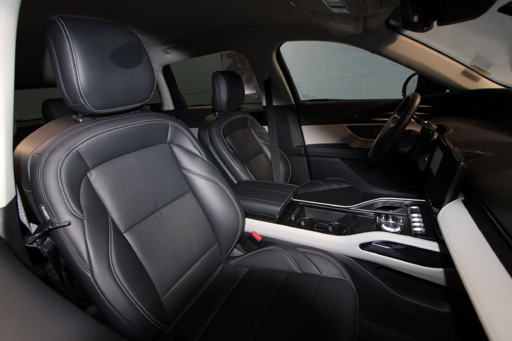 Used 2024 Lincoln Nautilus Premier AWD/4WD image 25