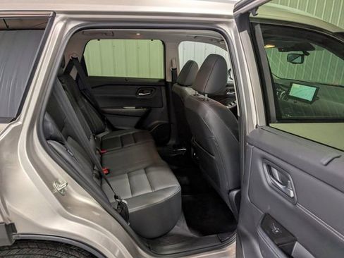 Used 2025 Nissan Rogue SL w/ Tech Package image 27