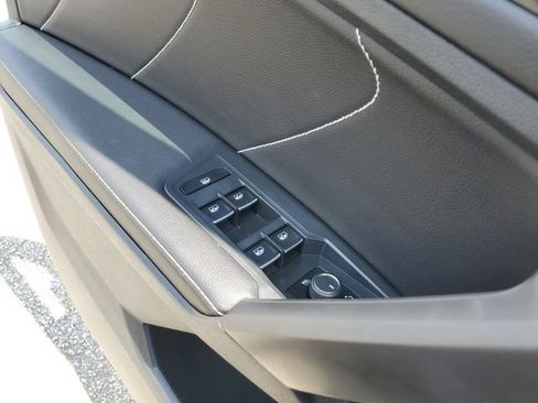 Used 2023 Volkswagen Tiguan SE w/ Panoramic Sunroof Package FWD image 30