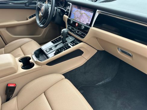 Used 2025 Porsche Macan image 16