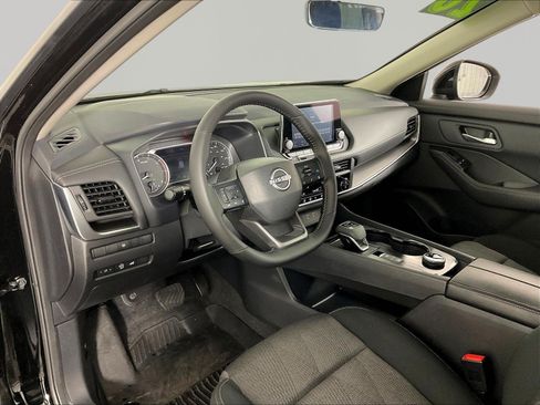 Certified 2026 Nissan Rogue SV AWD/4WD image 17