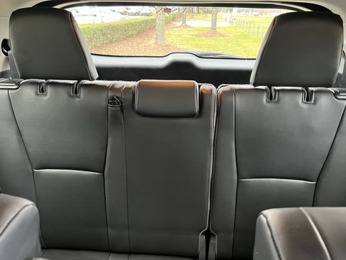 Used 2020 Toyota Highlander XLE image 34