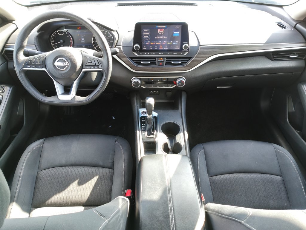 Used 2025 Nissan Altima 2.5 SV FWD image 15