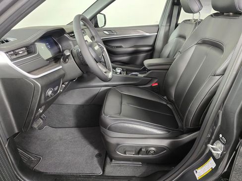 New 2025 Jeep Grand Cherokee Limited w/ Black Appearance Package image 17