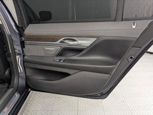 Used 2020 BMW 740i image 19