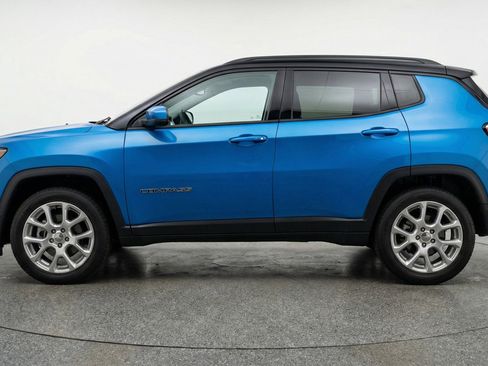 Used 2025 Jeep Compass Limited image 5