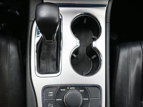 Used 2018 Jeep Grand Cherokee Limited image 10