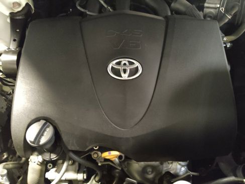 Used 2019 Toyota Highlander XLE image 30